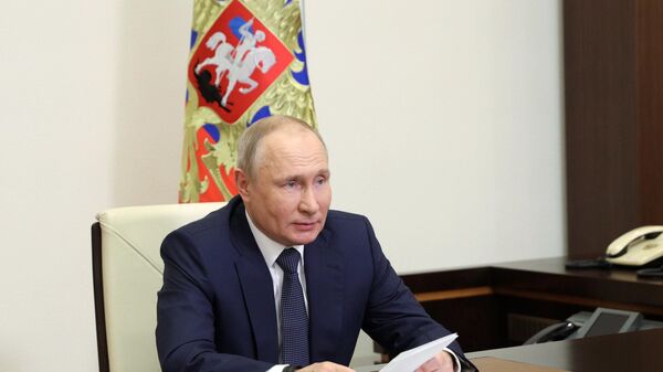 Президент РФ В. Путин провел совещание по реализации отдельных положений его послания Федеральному собранию - Sputnik Узбекистан
