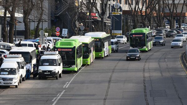 Автобусная остановка у Юнусабадского рынка - Sputnik Ўзбекистон