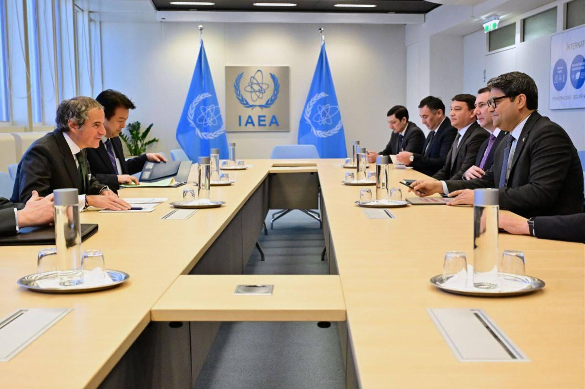 Состоялась встреча директора Агентства Узатом с Генеральным директором МАГАТЭ.
 - Sputnik Узбекистан, 1920, 07.03.2025