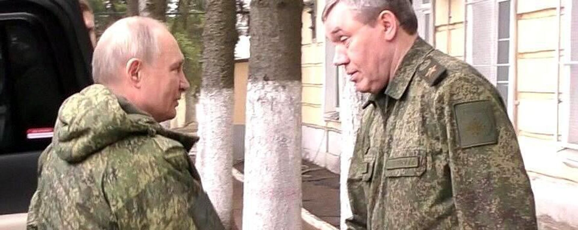 Владимир Путин провёл совещание на одном из пунктов управления Курской группировкой.  - Sputnik Ўзбекистон, 1920, 13.03.2025