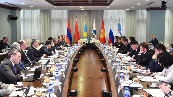ЕЭК и Республика Узбекистан обсудили приоритетные вопросы торгово-экономического сотрудничества - Sputnik Узбекистан