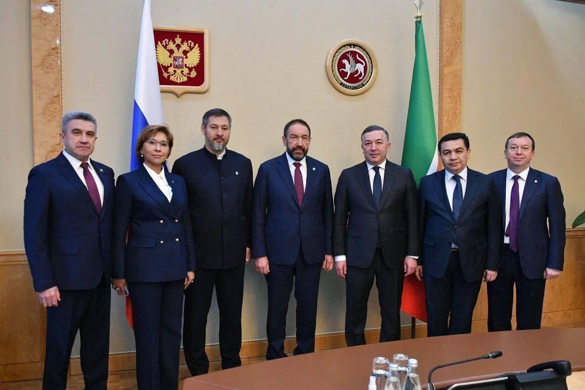 Встреча Премьер-министра Татарстана Алексея Песошина с директором Агентства по миграции при Кабинете Министров Республики Узбекистан Бехзодом Мусаевым Встреча Премьер-министра Татарстана Алексея Песошина с директором Агентства по миграции при Кабинете Министров Республики Узбекистан Бехзодом Мусаевым - Sputnik Узбекистан, 1920, 14.03.2025