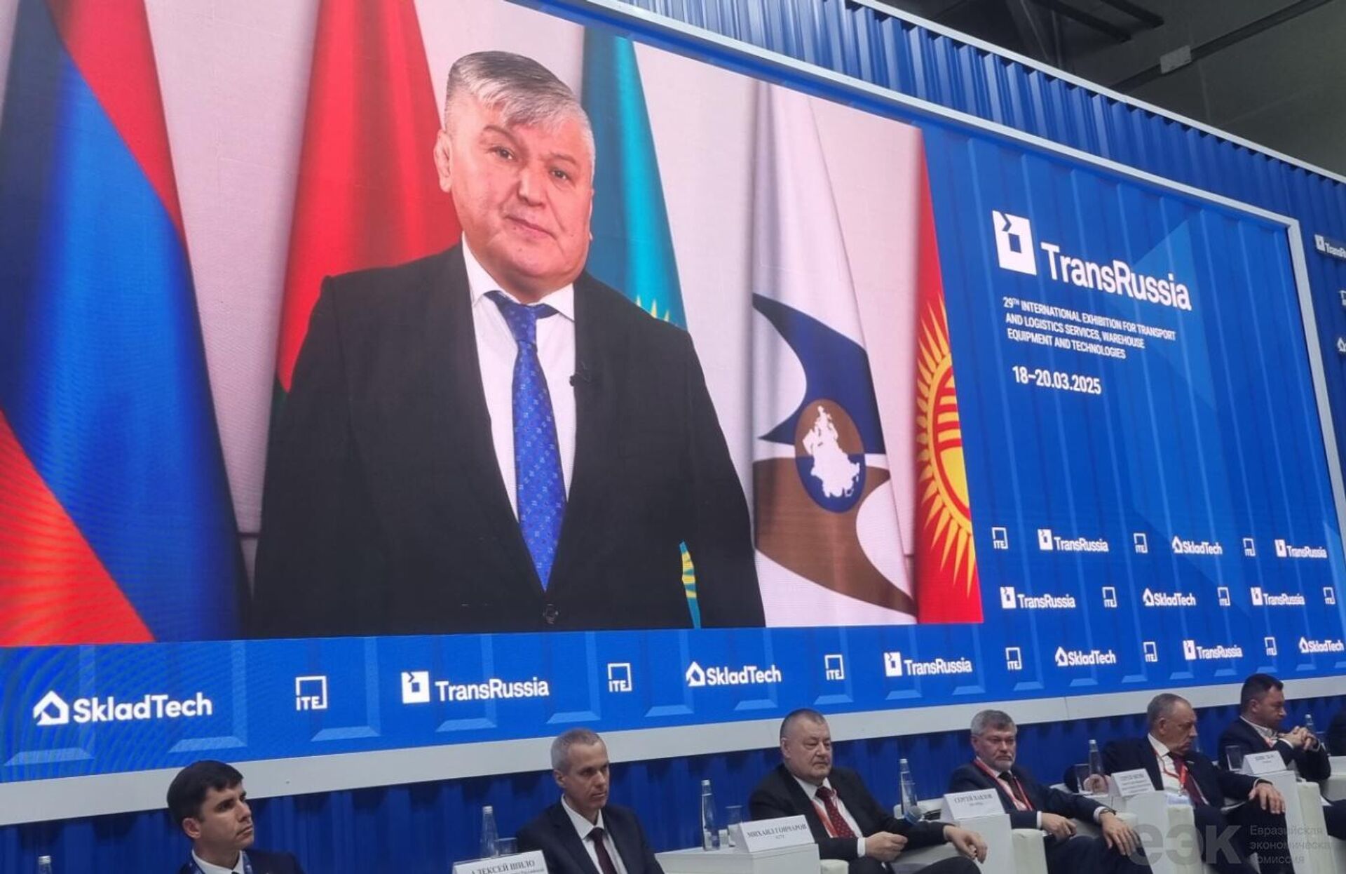 Арзыбек Кожошев выступил на международной конференции TransRussia 2025 Арзыбек Кожошев выступил на международной конференции TransRussia 2025 - Sputnik Узбекистан, 1920, 19.03.2025