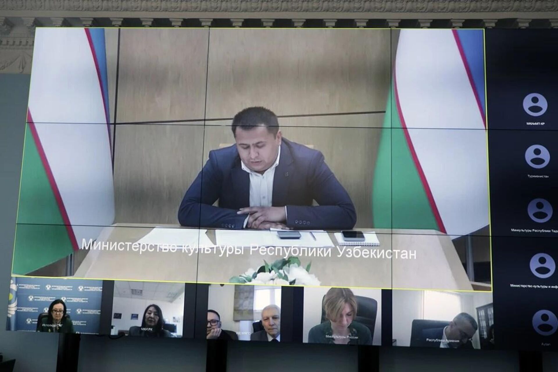 В штаб-квартире СНГ состоялось совещание по проекту Концепции Дни культуры Содружества В штаб-квартире СНГ состоялось совещание по проекту Концепции Дни культуры Содружества - Sputnik Узбекистан, 1920, 19.03.2025