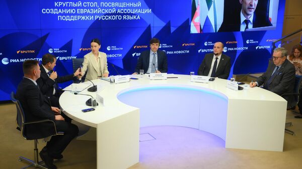 Круглый стол, посвященный созданию Евразийской ассоциации поддержки русского языка - Sputnik Узбекистан