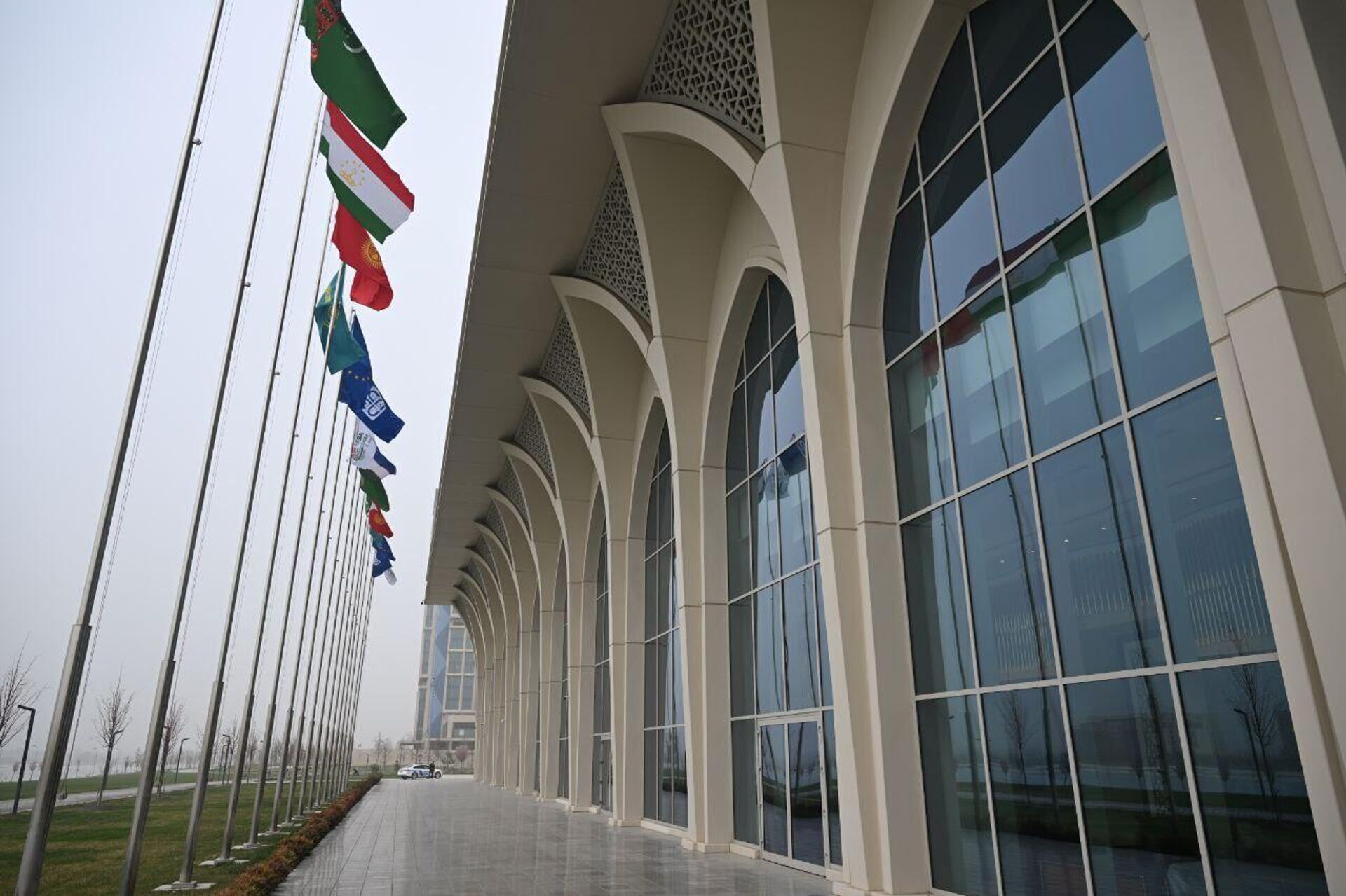 Prezident Shavkat Mirziyoyev posetil memorialniy kompleks Xazrati Xizr i mejdunarodniy turisticheskiy sentr Velikiy shelkoviy put Prezident Shavkat Mirziyoyev posetil memorialniy kompleks Xazrati Xizr i mejdunarodniy turisticheskiy sentr Velikiy shelkoviy put - Sputnik O‘zbekiston, 1920, 22.03.2025