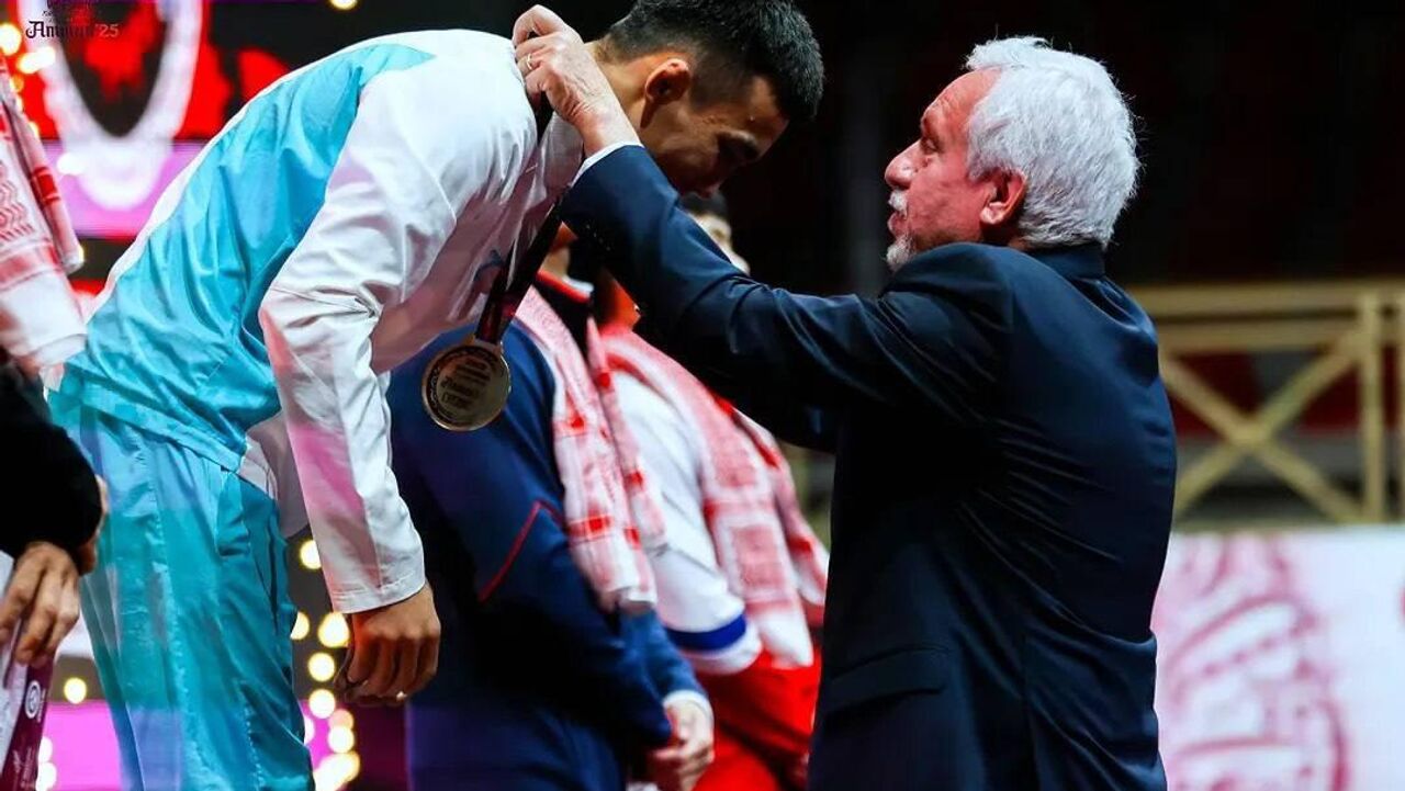 Da Vinchi pornosini onlayn tomosha qiling