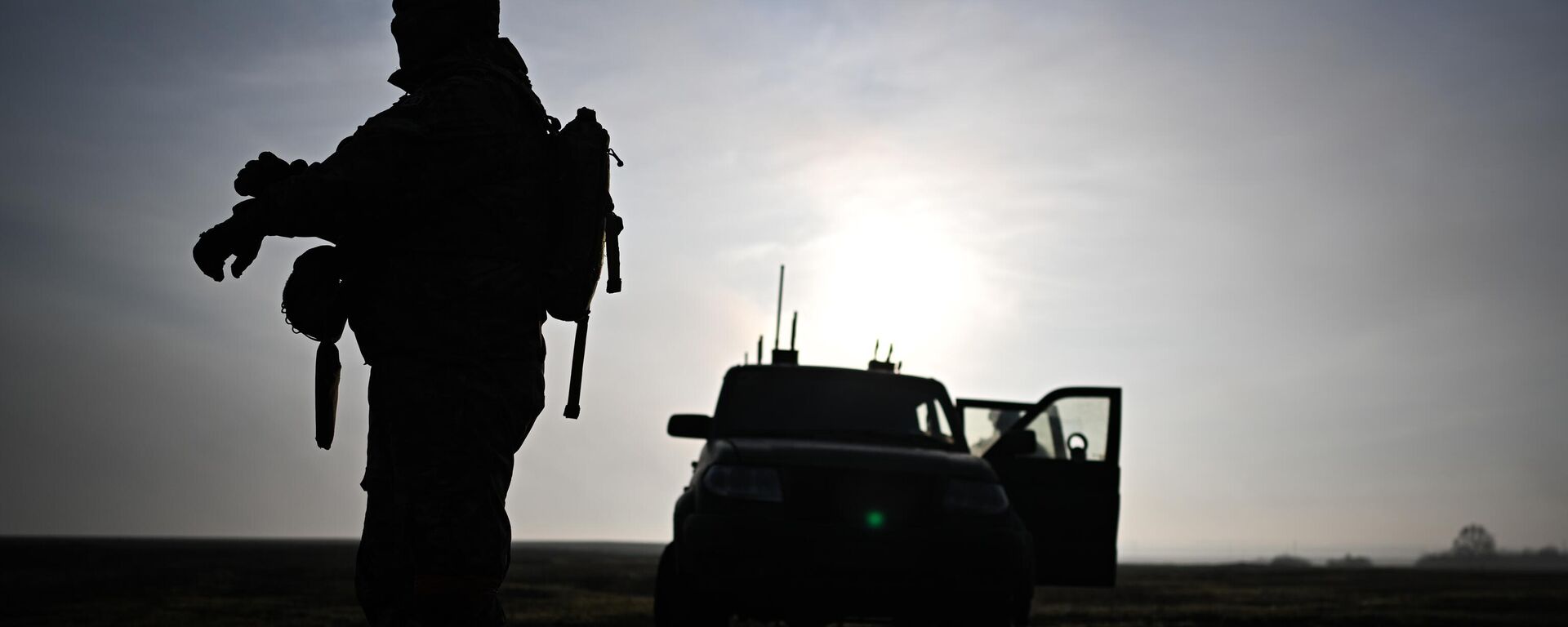 Evakuatsiya bejensev spesnazom Axmat iz Sudjanskogo rayona - Sputnik O‘zbekiston, 1920, 22.10.2025