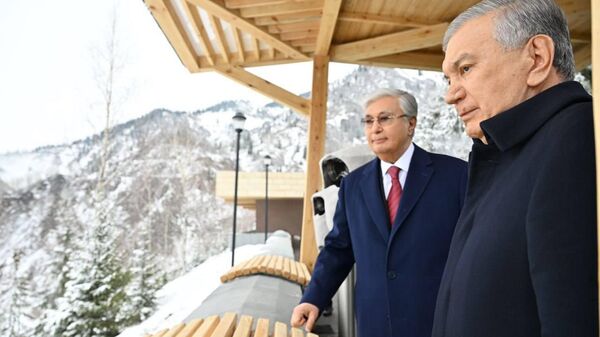 Шавкат Мирзиёев и Касым-Жомарт Токаев посетили высокогорный кластер Медеу. - Sputnik Узбекистан