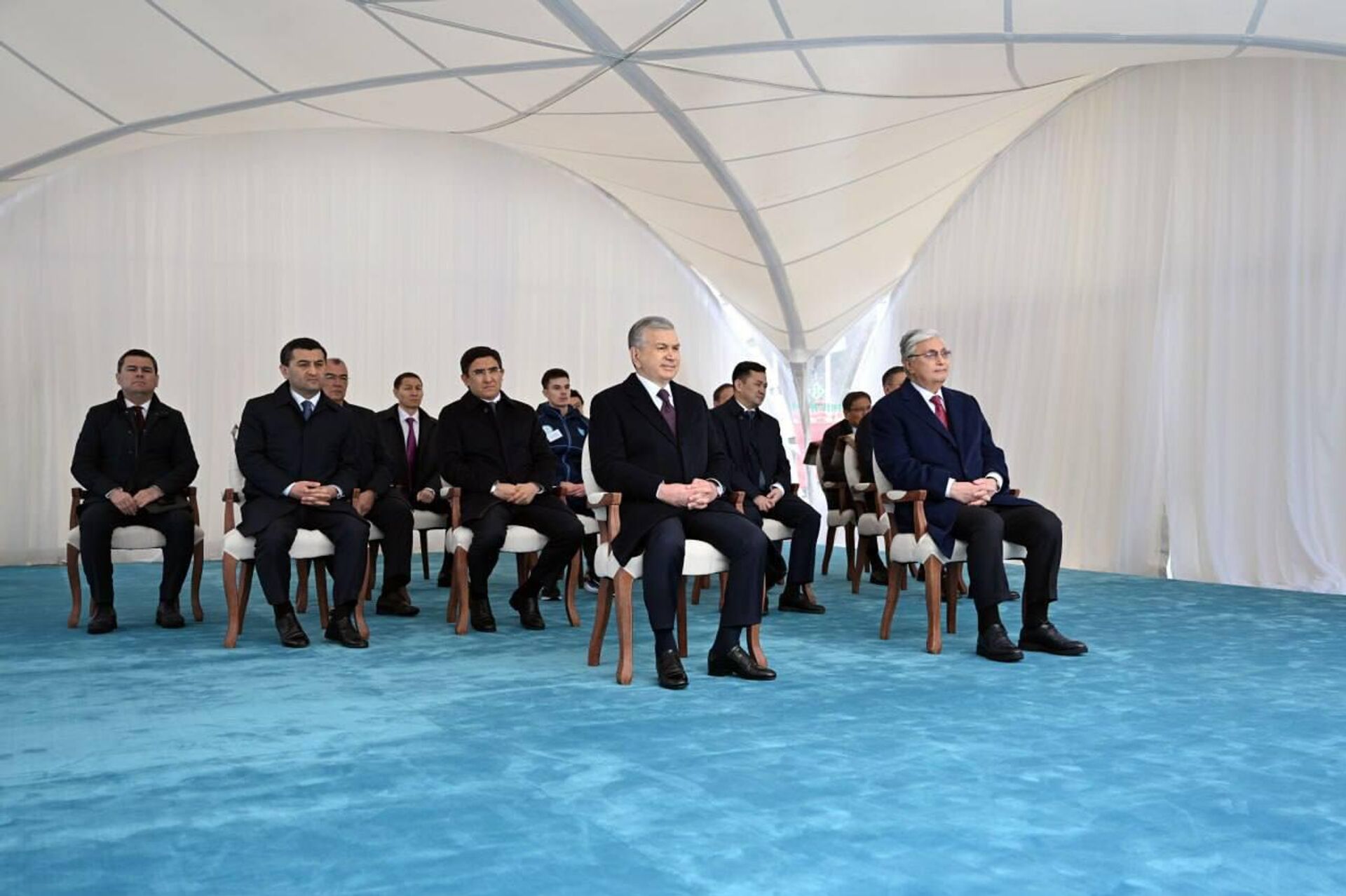 Шавкат Мирзиёев и Касым-Жомарт Токаев посетили высокогорный кластер Медеу. - Sputnik Узбекистан, 1920, 29.03.2025