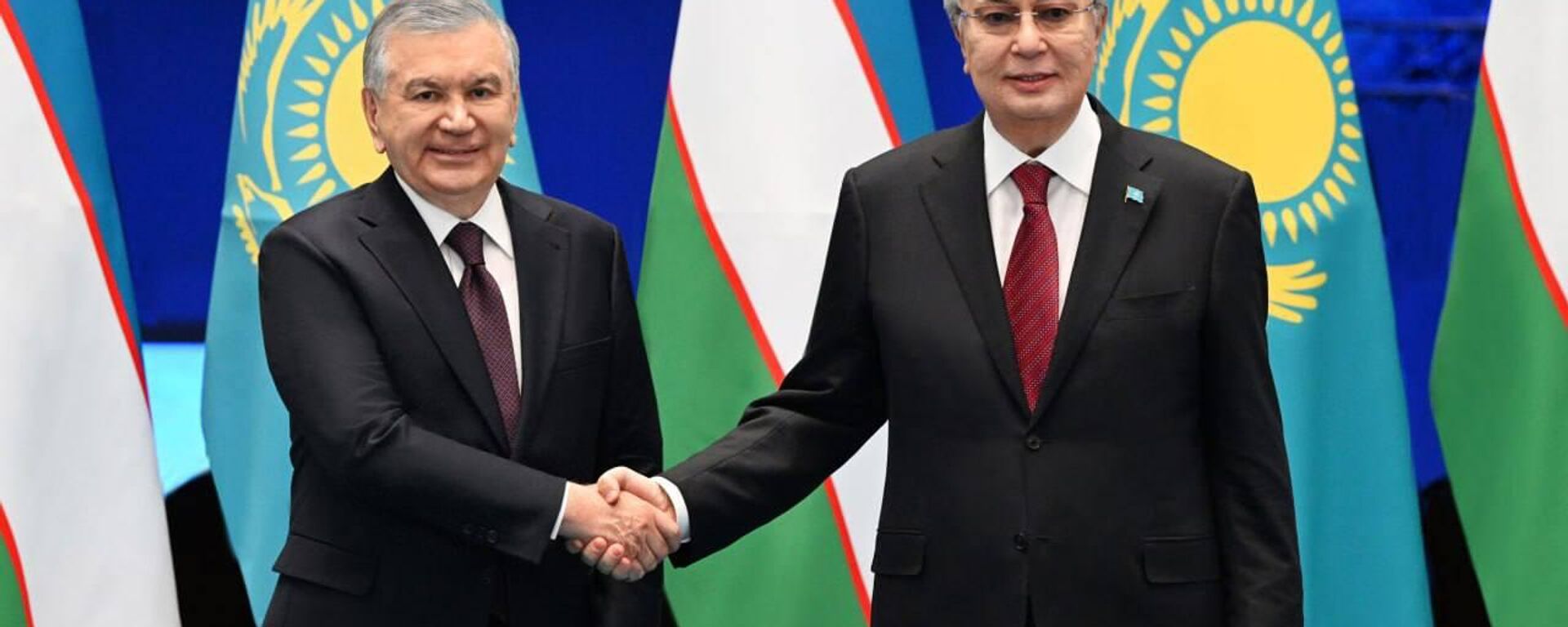 Шавкат Мирзиёев и Касым-Жомарт Токаев провели неформальную встречу в городе Алматы - Sputnik Ўзбекистон, 1920, 29.03.2025