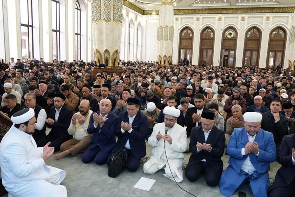 В Ташкенте прошел праздничный намаз В Ташкенте прошел праздничный намаз - Sputnik Узбекистан