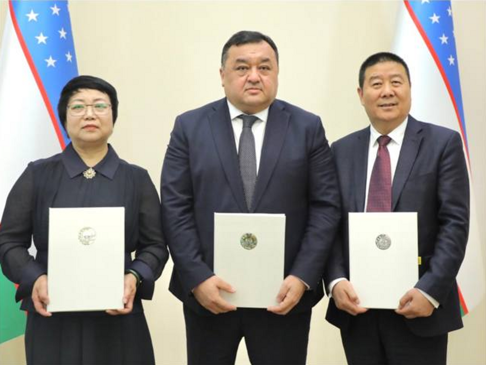 Встреча с генеральным директором китайской компании Xinjiang Qianyuan Kunyu Construction Engineering Хоу Хуэем Встреча с генеральным директором китайской компании Xinjiang Qianyuan Kunyu Construction Engineering Хоу Хуэем - Sputnik Узбекистан, 1920, 09.04.2025