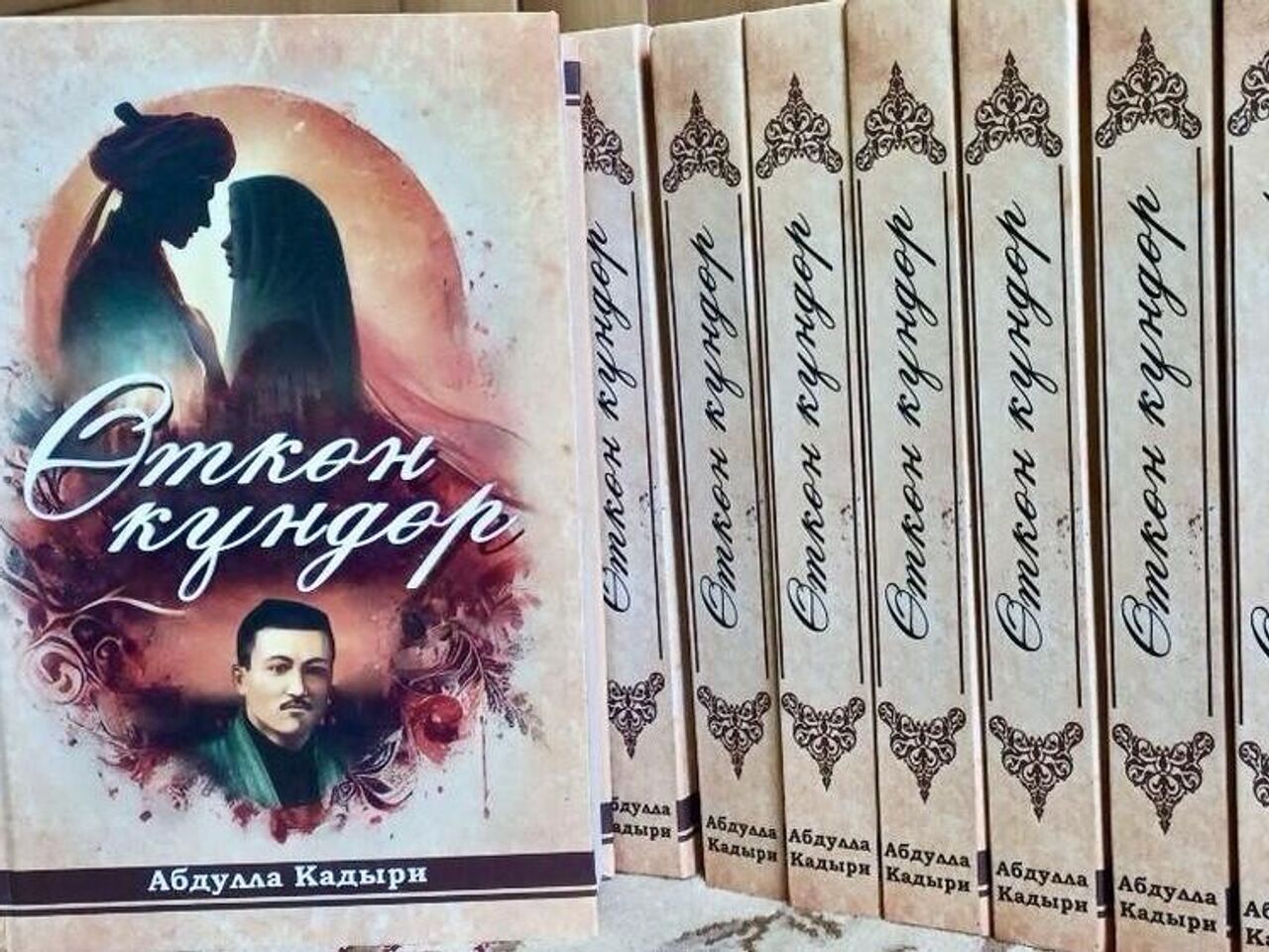 Орыс порносы: Олар тергеушіні кеңсесінде ебілді.