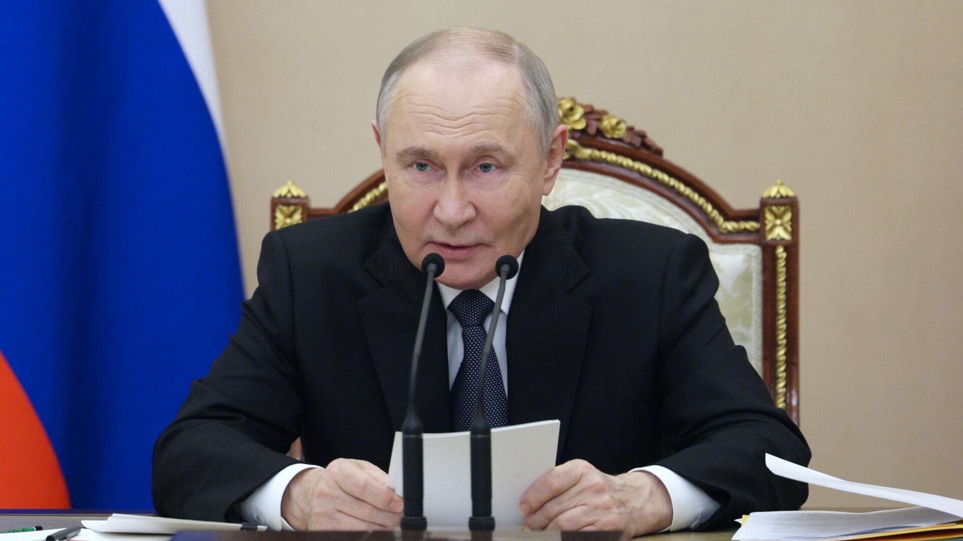 Президент Владимир Путин провел заседание Военно-промышленной комиссии Президент Владимир Путин провел заседание Военно-промышленной комиссии - Sputnik Узбекистан, 1920, 02.06.2025