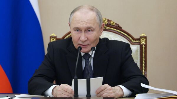 Президент Владимир Путин провел заседание Военно-промышленной комиссии - Sputnik Узбекистан