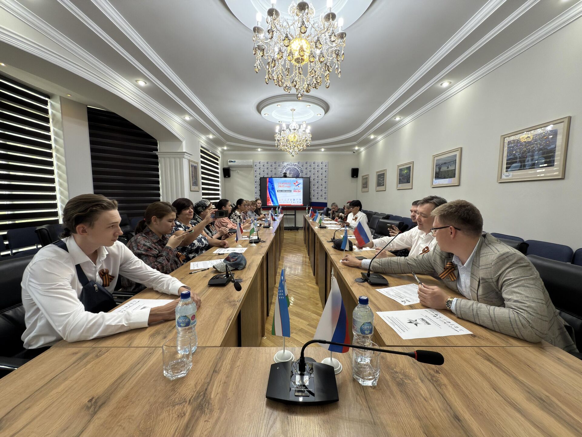 В Ташкенте прошла патриотическая акция Диктант Победы В Ташкенте прошла патриотическая акция Диктант Победы - Sputnik Узбекистан, 1920, 25.04.2025