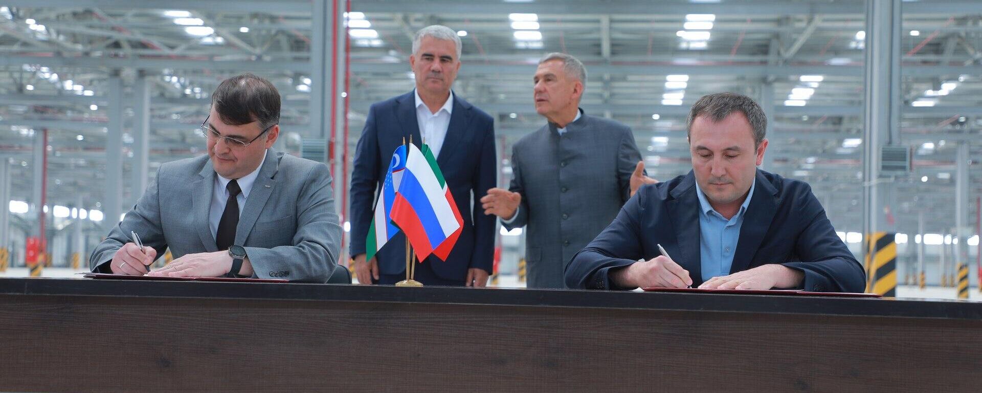 Рустам Минниханов посетил площадки Специального промышленного парка Бухарский комплекс развития промышленности
 - Sputnik Ўзбекистон, 1920, 27.04.2025