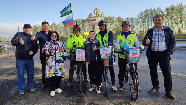 Актив узбекской национально-культурной автономии Алмаз города Рязани торжественно встретил участников международного веломарафона, посвященного 80-летию Победы над фашизмом. - Sputnik Ўзбекистон
