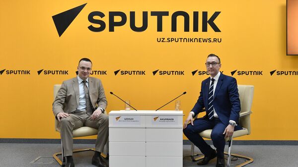 Свердловск вилояти губернатори ўринбосари Дмитрий Иониннинг Ўзбекистон билан ҳамкорлик бўйича брифинги - Sputnik Ўзбекистон