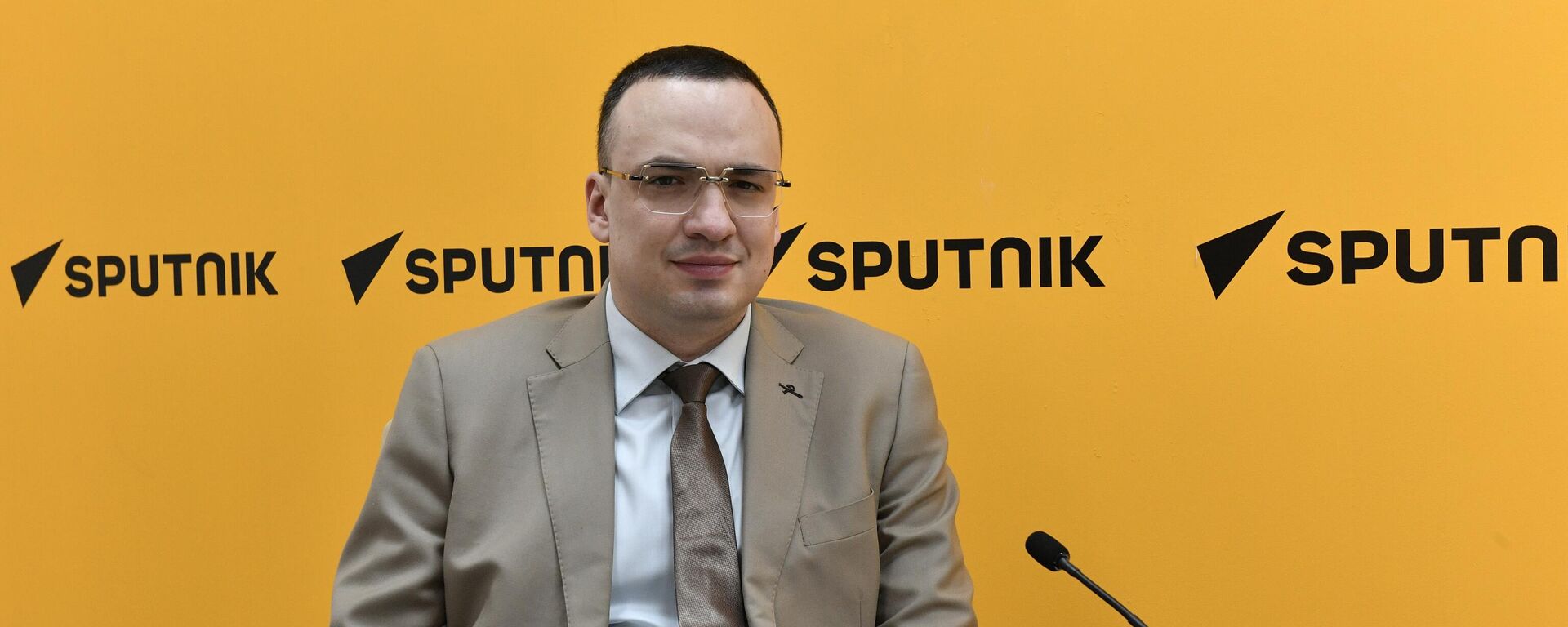 Свердловск вилояти губернатори ўринбосари Дмитрий Иониннинг Ўзбекистон билан ҳамкорлик бўйича брифинги - Sputnik Ўзбекистон, 1920, 29.04.2025