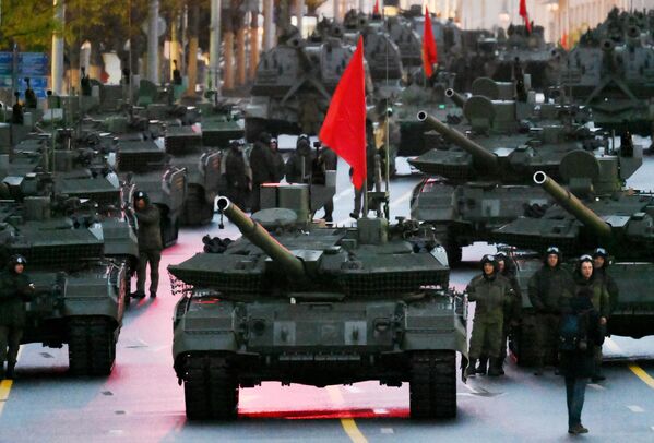 Т-90М Москвадаги парадга тайёргарлик пайтида. - Sputnik Ўзбекистон