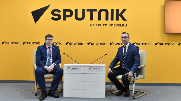 Брифинг министра промышленности, новых технологий и природных ресурсов Челябинской области РФ Михаила Кнауба - Sputnik Ўзбекистон
