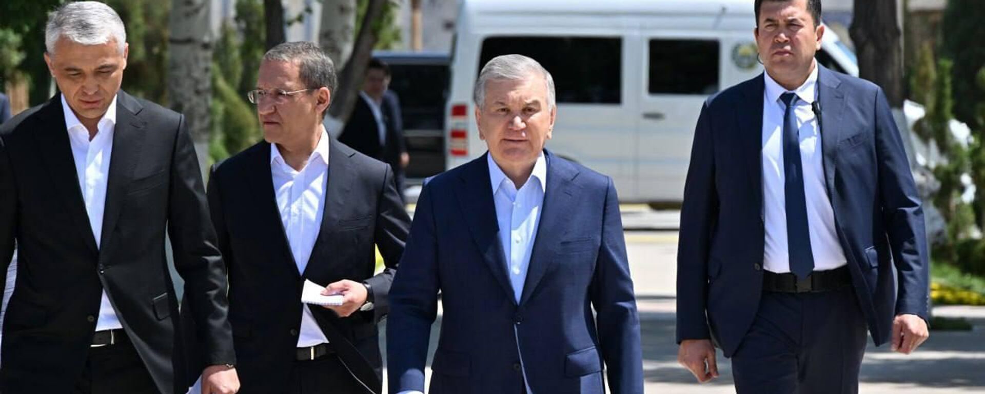 Президент Шавкат Мирзиёев 1 мая прибыл в Хорезмскую область с целью ознакомления с развитием региона, жизнью населения и определения новых задач на перспективу. - Sputnik Ўзбекистон, 1920, 01.05.2025