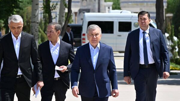 Президент Шавкат Мирзиёев 1 мая прибыл в Хорезмскую область с целью ознакомления с развитием региона, жизнью населения и определения новых задач на перспективу. - Sputnik Ўзбекистон