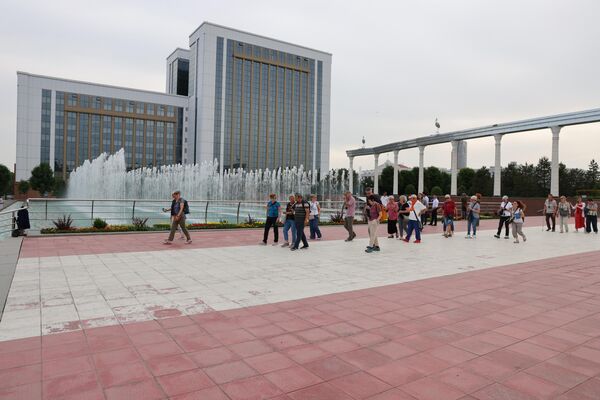 Сезон фонтанов начался в Узбекистане Сезон фонтанов начался в Узбекистане - Sputnik Ўзбекистон