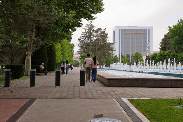 Сезон фонтанов начался в Узбекистане Сезон фонтанов начался в Узбекистане - Sputnik Ўзбекистон