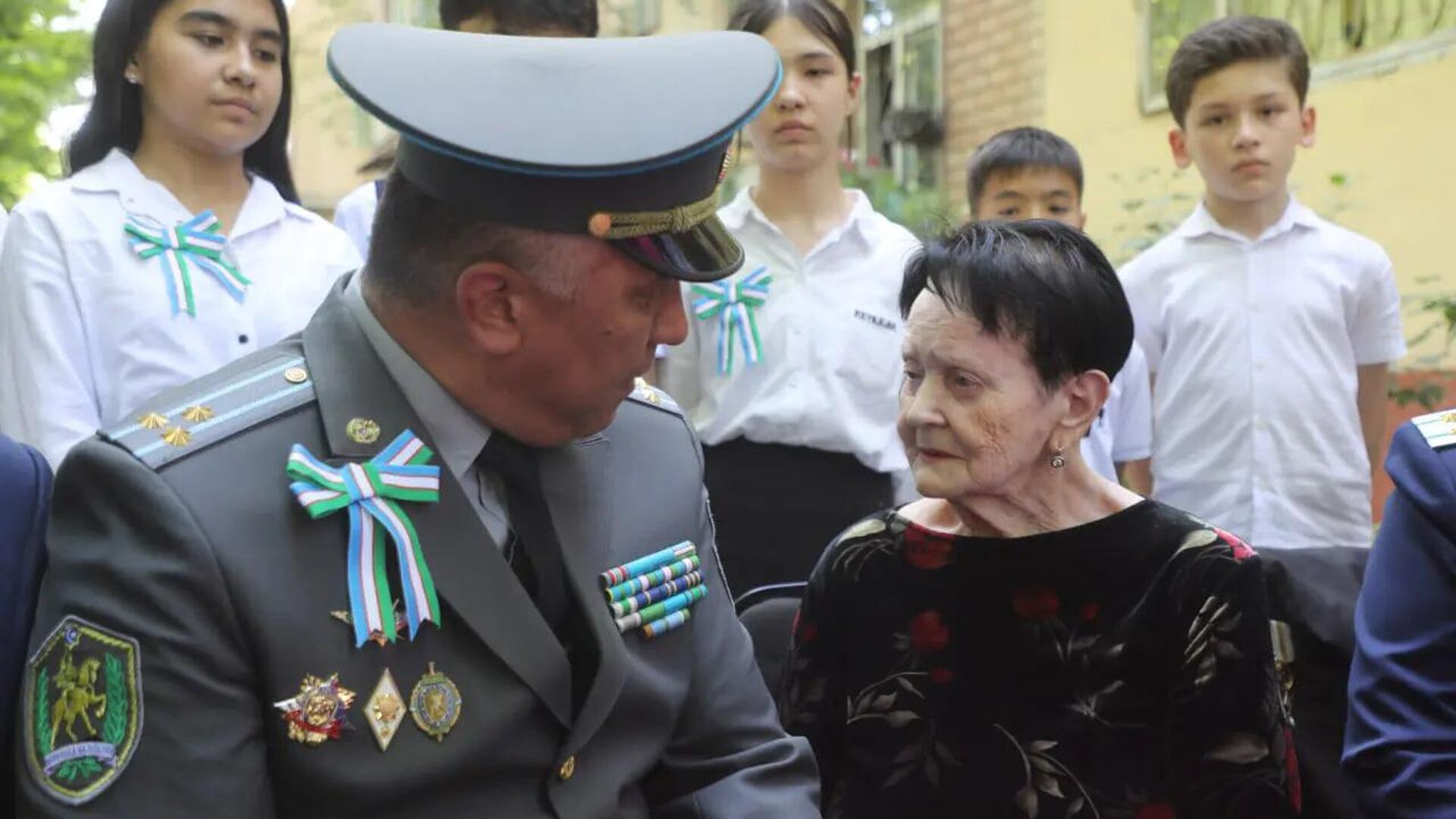 Блокадницу Ленинграда навестили в Ташкенте Блокадницу Ленинграда навестили в Ташкенте - Sputnik Ўзбекистон, 1920, 05.05.2025