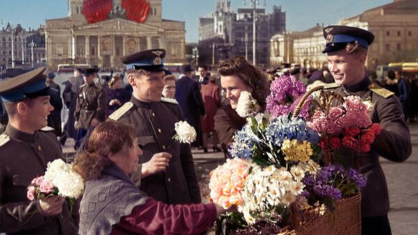 Советские летчики на площади Революции в Москве - Sputnik Ўзбекистон