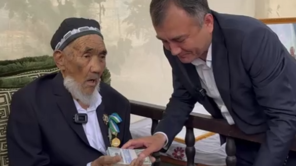 115-летний ветеран войны получил денежную премию в размере десяти тысяч долларов. - Sputnik Ўзбекистон