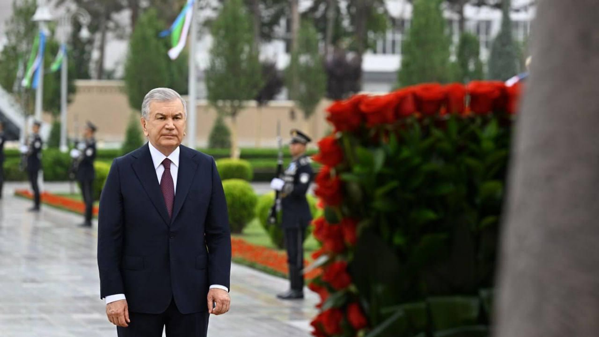 Президент Шавкат Мирзиёев в этот день посетил Парк Победы и принял участие в памятной церемонии. Президент Шавкат Мирзиёев в этот день посетил Парк Победы и принял участие в памятной церемонии. - Sputnik Ўзбекистон, 1920, 08.05.2025