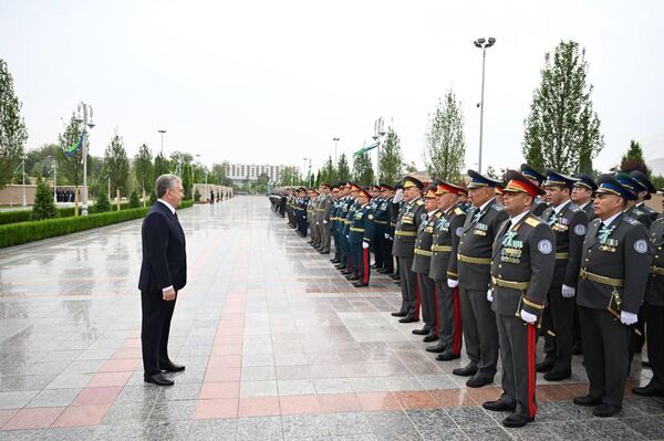 Президент Шавкат Мирзиёев в этот день посетил Парк Победы и принял участие в памятной церемонии. Президент Шавкат Мирзиёев в этот день посетил Парк Победы и принял участие в памятной церемонии. - Sputnik Ўзбекистон