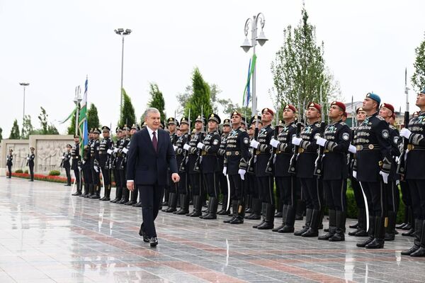 Президент Шавкат Мирзиёев в этот день посетил Парк Победы и принял участие в памятной церемонии. Президент Шавкат Мирзиёев в этот день посетил Парк Победы и принял участие в памятной церемонии. - Sputnik Ўзбекистон