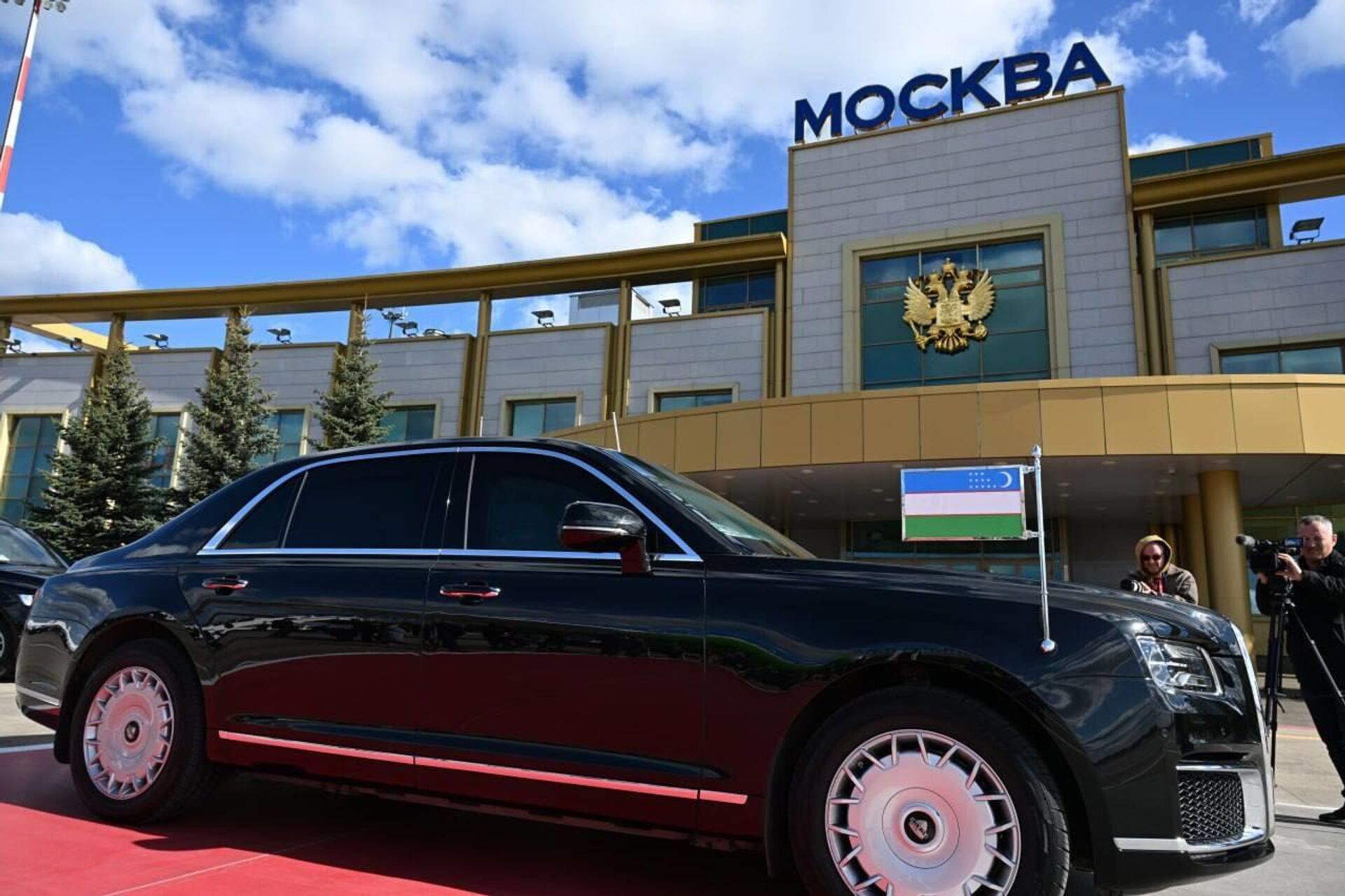 Шавкат Мирзиёев прибыл в Россию Шавкат Мирзиёев прибыл в Россию - Sputnik Ўзбекистон, 1920, 09.05.2025