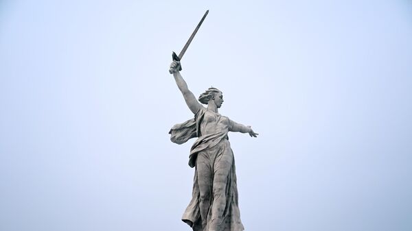 Ҳамма учун битта – бутун мамлакат Улуғ Ватан урушидаги ғалабани қандай яқинлаштиргани ҳақида сўз юритади - Sputnik Ўзбекистон