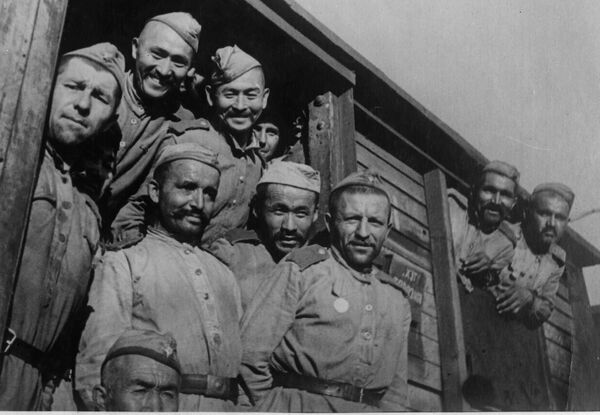 Ғалабанинг шукуҳли онлари. 1945 йил - Sputnik Ўзбекистон