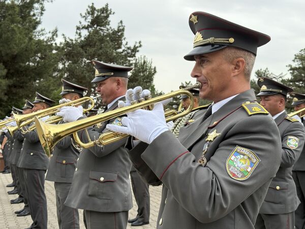 Возложение цветов в честь Дня Памяти и Почестей и Бессмертный полк в Ташкенте Возложение цветов в честь Дня Памяти и Почестей и Бессмертный полк в Ташкенте - Sputnik Ўзбекистон