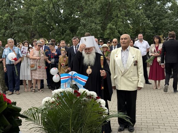 Возложение цветов в честь Дня Памяти и Почестей и Бессмертный полк в Ташкенте Возложение цветов в честь Дня Памяти и Почестей и Бессмертный полк в Ташкенте - Sputnik Ўзбекистон