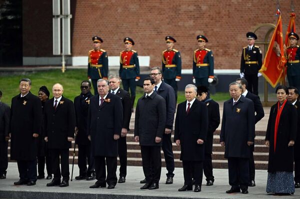 Президент Узбекистана принял участие в торжественных мероприятиях, посвященных 80-й годовщине Победы
Президент Узбекистана принял участие в торжественных мероприятиях, посвященных 80-й годовщине Победы
- Sputnik Ўзбекистон