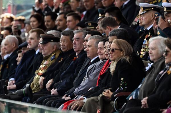 Президент Узбекистана принял участие в торжественных мероприятиях, посвященных 80-й годовщине Победы
Президент Узбекистана принял участие в торжественных мероприятиях, посвященных 80-й годовщине Победы
- Sputnik Ўзбекистон