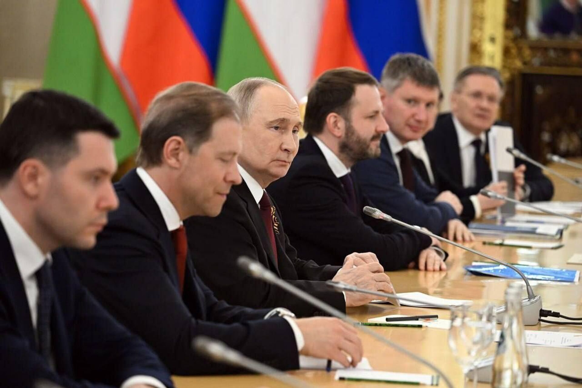 Состоялась встреча Шавката Мирзиёева и Владимира Путина. Состоялась встреча Шавката Мирзиёева и Владимира Путина. - Sputnik Ўзбекистон, 1920, 10.05.2025