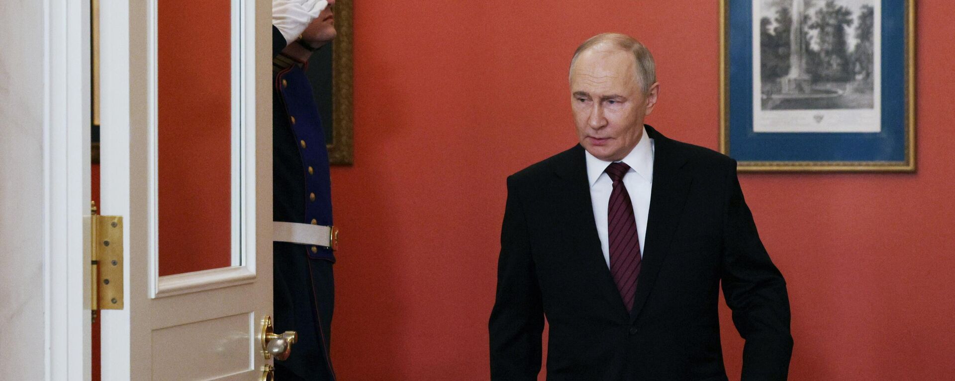 Президент РФ Владимир Путин  - Sputnik Ўзбекистон, 1920, 11.05.2025