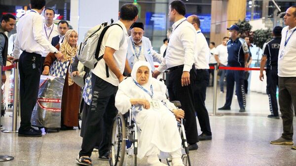 Из Ташкента в Медину отправились первые паломники - Sputnik Узбекистан