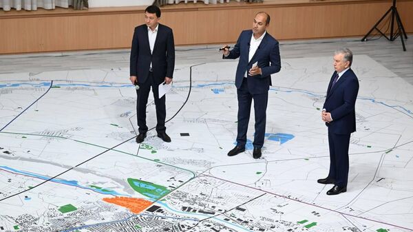 Президент Шавкат Мирзиёев ознакомился с презентацией реновационных и инвестиционных проектов в городе Ташкенте. - Sputnik Ўзбекистон