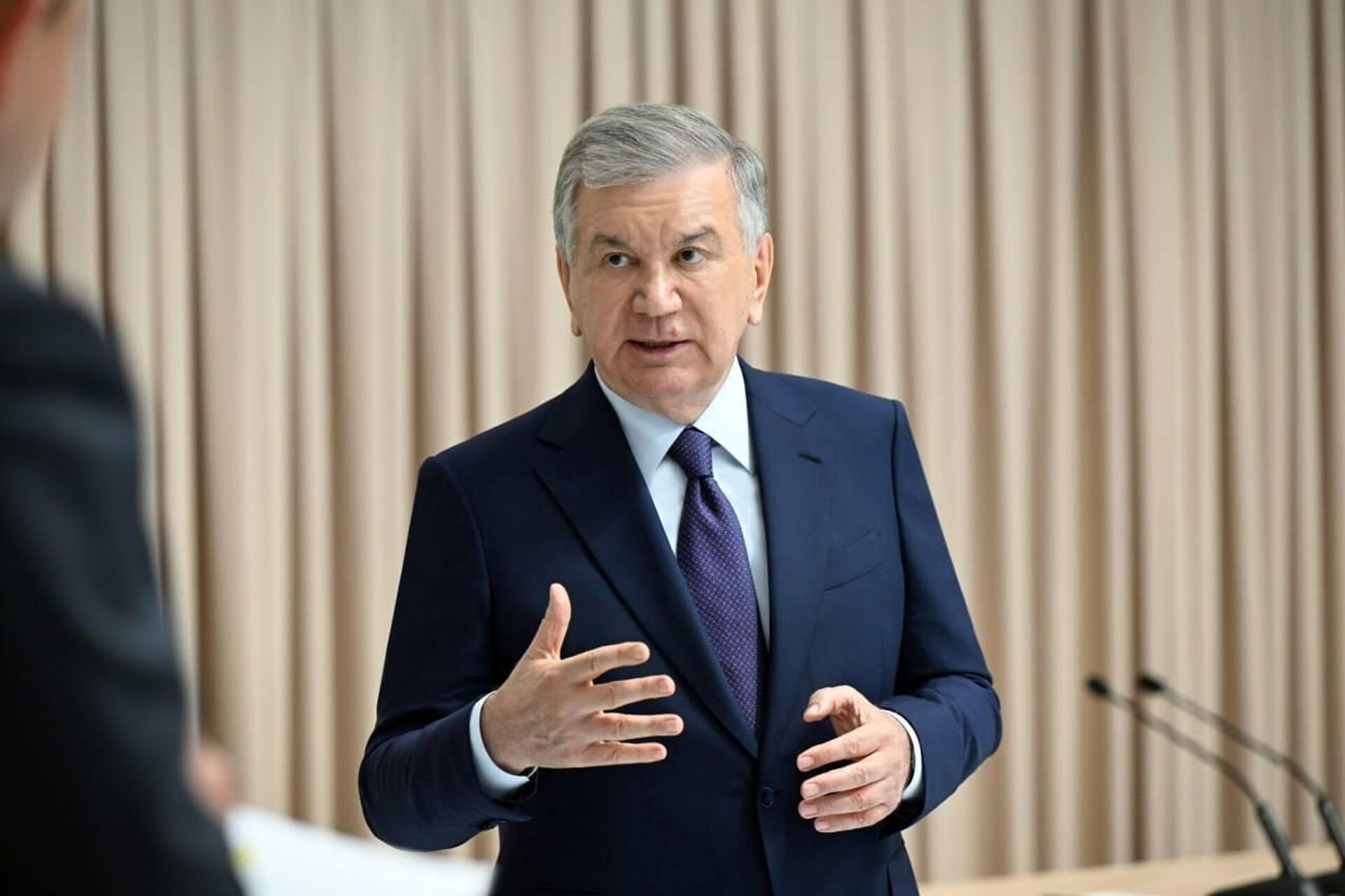 Президент Шавкат Мирзиёев ознакомился с презентацией реновационных и инвестиционных проектов в городе Ташкенте. Президент Шавкат Мирзиёев ознакомился с презентацией реновационных и инвестиционных проектов в городе Ташкенте. - Sputnik Ўзбекистон, 1920, 15.05.2025
