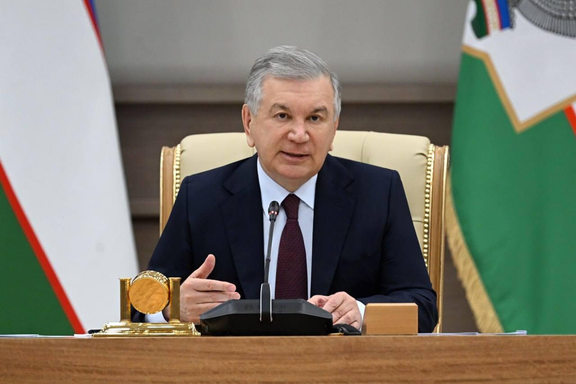 Президент Шавкат Мирзиёев провел видеоселекторное совещание, по повышению эффективности реформ в системе школьного образования. Президент Шавкат Мирзиёев провел видеоселекторное совещание, по повышению эффективности реформ в системе школьного образования. - Sputnik Узбекистан, 1920, 16.05.2025